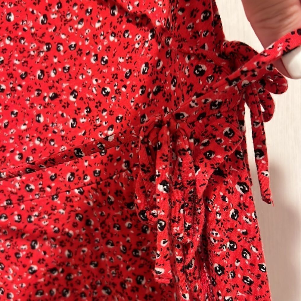 Red dress  - Picture 3 of 8